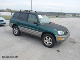 1998 Toyota RAV4 with VIN JT3GP10V1W0033145, listed as a IAAI auction lot 41882129 with 185,624 mi miles. Bid and sale history available at carsss.com. Image 1.