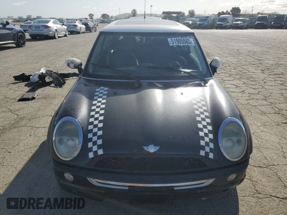 2004 MINI Hardtop with VIN WMWRC33464TJ62893, listed as a Copart auction lot 51905565 with 141,958 mi miles and Salvage Title. Bid and sale history available at DreamBid. Image 5.