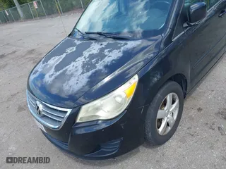 2010 Volkswagen Routan SE with VIN 2V4RW3D12AR186616, listed as a IAAI auction lot 42087154 with 90,735 mi miles. Bid and sale history available at carsss.com. Image 6.