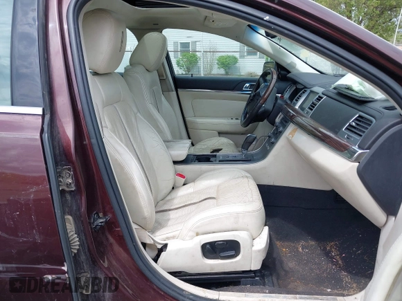 2009 Lincoln MKS z VIN 1LNHM93R09G612169, wystawiony jako IAAI lot #42126437 z przebiegiem 158 393 mil mil oraz . Historia ofert i sprzedaży dostępna na DreamBid. Obrazek 5.