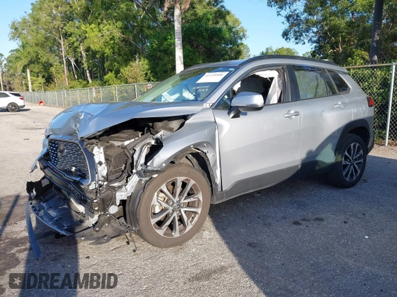 2022 Toyota Corolla Cross XLE с VIN 7MUEAAAG9NV005163, выставлен на аукционе IAAI как лот 41739906 с пробегом 55 424 миль миль и . История ставок и продаж доступна на DreamBid. Изображение 2.