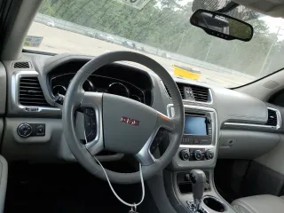 2016 GMC Acadia SLE z VIN 1GKKRPKDXGJ245503, wystawiony jako Copart lot #57624405 z przebiegiem 66 996 mil mil oraz Szkoda całkowita • Salvage title. Historia ofert i sprzedaży dostępna na DreamBid. Obrazek 8.