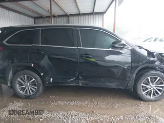 2018 Toyota Highlander SE z VIN 5TDJZRFH0JS542841, wystawiony jako IAAI lot #42213372 z przebiegiem 88 809 mil mil oraz . Historia ofert i sprzedaży dostępna na DreamBid. Obrazek 13.