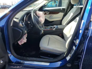 2018 Mercedes-Benz C 300 z VIN 55SWF4KB3JU248257, wystawiony jako Copart lot #50001055 z przebiegiem 53 334 mil mil oraz Szkoda całkowita • Salvage title. Historia ofert i sprzedaży dostępna na DreamBid. Obrazek 7.