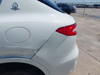 2019 Maserati Levante GranLusso z VIN ZN661XUL4KX319060, wystawiony jako IAAI lot #41823485 z przebiegiem 126 815 mil mil oraz . Historia ofert i sprzedaży dostępna na DreamBid. Obrazek 21.