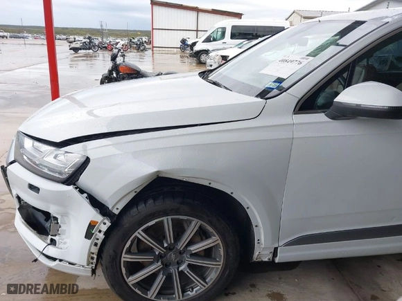 2017 Audi Q7 Prestige with VIN WA1VAAF71HD035383, listed as a IAAI auction lot 40849776 with 89,303 mi miles. Bid and sale history available at carsss.com. Image 6.