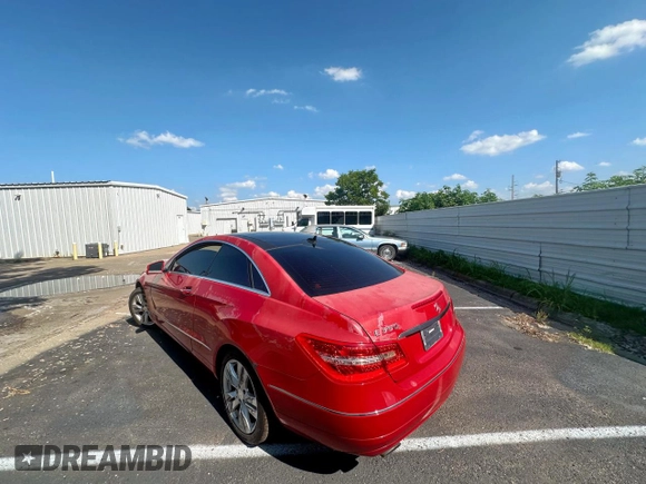 2012 Mercedes-Benz E 350 с VIN WDDKJ5KB3CF141699, выставлен на аукционе Copart как лот 61508525 с пробегом 135 080 миль миль и Чистый • Clean title. История ставок и продаж доступна на DreamBid. Изображение 3.