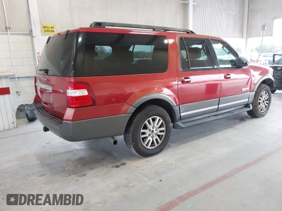 2007 Ford Expedition EL XLT with VIN 1FMFK15577LA81842, listed as a IAAI auction lot 41389458 with 221,603 mi miles. Bid and sale history available at carsss.com. Image 4.