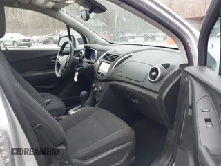 2015 Chevrolet Trax LS with VIN KL7CJKSB4FB129440, listed as a IAAI auction lot 41734339 with 37,772 mi miles. Bid and sale history available at carsss.com. Image 5.