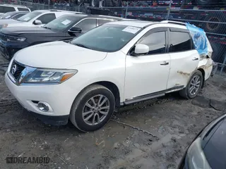 2015 Nissan Pathfinder Platinum with VIN 5N1AR2MN8FC686271, listed as a IAAI auction lot 41448273 with 165,897 mi miles. Bid and sale history available at carsss.com. Image 17.
