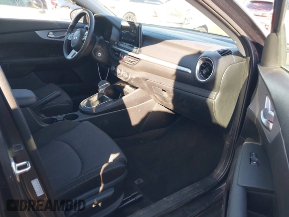 2024 Kia Forte LXS with VIN 3KPF24AD0RE769440, listed as a IAAI auction lot 41413414 with 4,221 mi miles and . Bid and sale history available at DreamBid. Image 5.