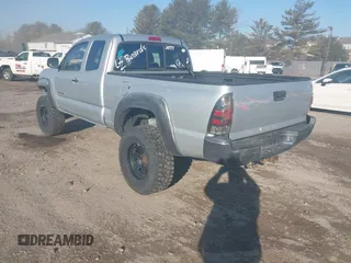 2006 Toyota Tacoma with VIN 5TEUU42N86Z253260, listed as a IAAI auction lot 41628070 with 194,352 mi miles. Bid and sale history available at carsss.com. Image 2.