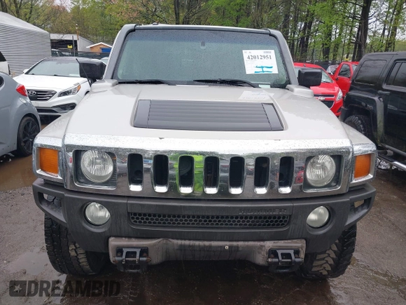 2006 Hummer H3 with VIN 5GTDN136168189138, listed as a IAAI auction lot 42012951 with 209,548 mi miles. Bid and sale history available at carsss.com. Image 6.