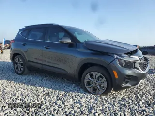 2024 Kia Seltos S z VIN KNDEU2AA8R7666864, wystawiony jako Copart lot #55073855 z przebiegiem 28 866 mil mil oraz Szkoda całkowita • Salvage title. Historia ofert i sprzedaży dostępna na DreamBid. Obrazek 4.