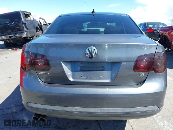 2008 Volkswagen Jetta SE with VIN 3VWRZ71K58M082108, listed as a IAAI auction lot 41799324 with 184,055 mi miles and . Bid and sale history available at DreamBid. Image 16.