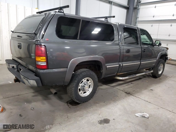 2002 Chevrolet Silverado 1500HD LT with VIN 1GCGK13U12F159011, listed as a Copart auction lot 77682144 with 212,379 mi miles and Salvage Title. Bid and sale history available at carsss.com. Image 3.