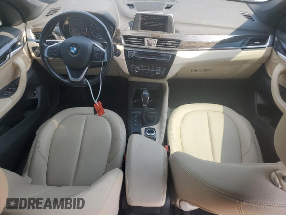 2017 BMW X1 xDrive28i z VIN WBXHT3C35H5F86099, wystawiony jako Copart lot #60196275 z przebiegiem 61 117 mil mil oraz Szkoda całkowita • Salvage title. Historia ofert i sprzedaży dostępna na DreamBid. Obrazek 8.