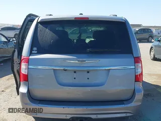 2014 Chrysler Town & Country Touring-L with VIN 2C4RC1CG7ER234517, listed as a IAAI auction lot 41824484 with 190,245 mi miles. Bid and sale history available at carsss.com. Image 17.