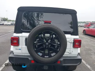 2022 Jeep Wrangler Unlimited Sahara with VIN 1C4JJXP69NW229124, listed as a IAAI auction lot 42525560 with 45,857 mi miles and . Bid and sale history available at DreamBid. Image 16.