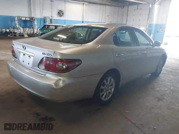 2002 Lexus ES 300 with VIN JTHBF30G425035697, listed as a IAAI auction lot 42588600 with 140,660 mi miles and . Bid and sale history available at DreamBid. Image 4.
