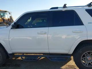 2020 Toyota 4Runner SR5 with VIN JTEBU5JR6L5775347, listed as a IAAI auction lot 41290016 with 59,610 mi miles. Bid and sale history available at carsss.com. Image 15.