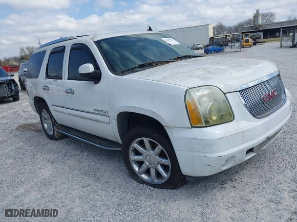 2007 GMC Yukon Denali with VIN 1GKFK638X7J136699, listed as a IAAI auction lot 41803850 with 192,541 mi miles. Bid and sale history available at carsss.com. Image 1.