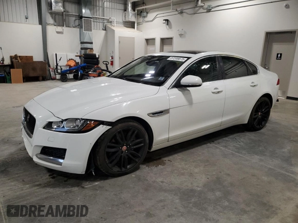 2016 Jaguar XF 35t Prestige z VIN SAJBK4BV7GCY12036, wystawiony jako Copart lot #57208875 z przebiegiem 186 080 mil mil oraz Szkoda całkowita • Salvage title. Historia ofert i sprzedaży dostępna na DreamBid. Obrazek 1.