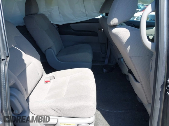 2016 Honda Odyssey SE with VIN 5FNRL5H33GB125693, listed as a IAAI auction lot 41994036 with 163,617 mi miles and . Bid and sale history available at DreamBid. Image 8.
