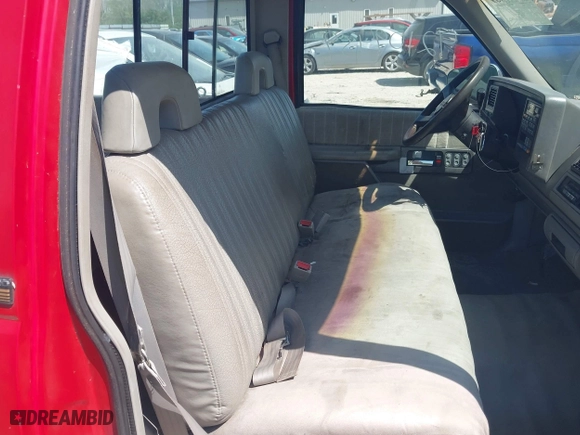 1994 Chevrolet C/K 2500 with VIN 1GCFC24KXRE116072, listed as a IAAI auction lot 42109439 with 212,142 mi miles. Bid and sale history available at carsss.com. Image 8.