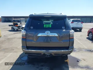 2017 Toyota 4Runner SR5 z VIN JTEBU5JR6H5417298, wystawiony jako IAAI lot #42464895 z przebiegiem 144 266 mil mil oraz . Historia ofert i sprzedaży dostępna na DreamBid. Obrazek 17.