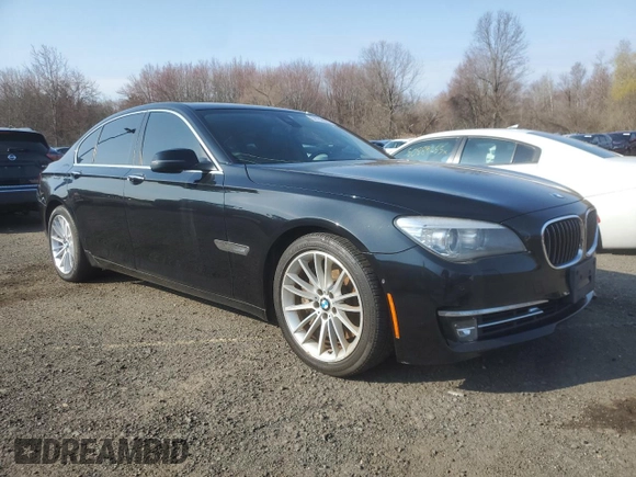 2013 BMW 7 Series 750i xDrive z VIN WBAYB6C52DD224129, wystawiony jako Copart lot #52752605 z przebiegiem 122 275 mil mil oraz Czysty tytuł • Clean title. Historia ofert i sprzedaży dostępna na DreamBid. Obrazek 4.