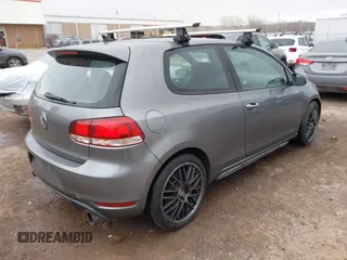 2013 Volkswagen GTI w/Conv & Sunroof z VIN WVWFD7AJ1DW053839, wystawiony jako IAAI lot #41805068 z przebiegiem 90 501 mil mil oraz . Historia ofert i sprzedaży dostępna na DreamBid. Obrazek 4.