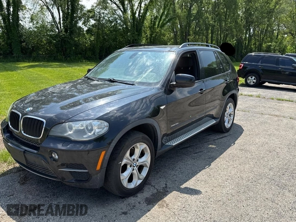 2013 BMW X5 xDrive35i z VIN 5UXZV4C53D0B00978, wystawiony jako Copart lot #56523455 z przebiegiem 170 241 mil mil oraz Czysty tytuł • Clean title. Historia ofert i sprzedaży dostępna na DreamBid. Obrazek 2.