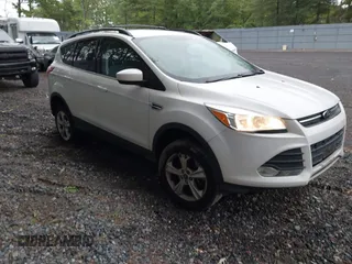 2014 Ford Escape SE z VIN 1FMCU9G93EUA18370, wystawiony jako IAAI lot #42310562 z przebiegiem 147 432 mil mil oraz . Historia ofert i sprzedaży dostępna na DreamBid. Obrazek 1.