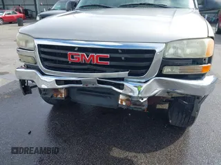 2005 GMC Sierra 1500 SLT z VIN 2GTEK13T351363383, wystawiony jako IAAI lot #41703776 z przebiegiem 142 722 mil mil oraz . Historia ofert i sprzedaży dostępna na DreamBid. Obrazek 6.