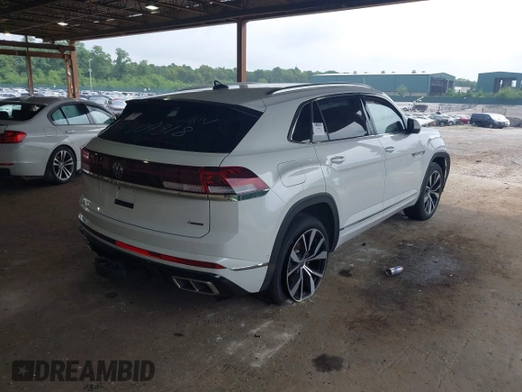 2024 Volkswagen Atlas SEL Premium R-Line with VIN 1V2FE2CA5RC229408, listed as a IAAI auction lot 39587804 with 341 mi miles and . Bid and sale history available at DreamBid. Image 4.