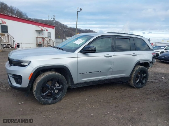 2024 Jeep Grand Cherokee Altitude with VIN 1C4RJHAG4R8938404, listed as a IAAI auction lot 41421214 with 12,644 mi miles. Bid and sale history available at carsss.com. Image 14.