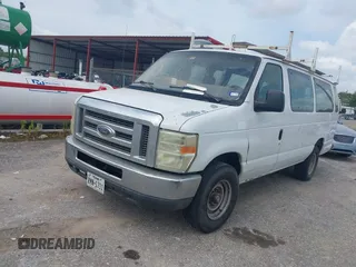 2011 Ford Econoline Passenger XL z VIN 1FBSS3BL1BDA74975, wystawiony jako IAAI lot #42767748 z przebiegiem 250 839 mil mil oraz . Historia ofert i sprzedaży dostępna na DreamBid. Obrazek 2.