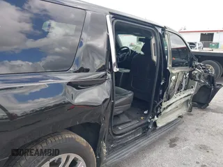 2017 Cadillac Escalade ESV Standard z VIN 1GYS3GKJ6HR158570, wystawiony jako IAAI lot #41998329 z przebiegiem Nie podano mil oraz . Historia ofert i sprzedaży dostępna na DreamBid. Obrazek 6.