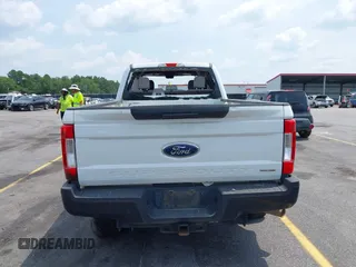 2017 Ford F-250 XLT с VIN 1FT7X2B62HEE58337, выставлен на аукционе IAAI как лот 42553732 с пробегом 136 291 миль миль и . История ставок и продаж доступна на DreamBid. Изображение 16.
