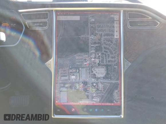 2018 Tesla Model S 75D z VIN 5YJSA1E23JF246601, wystawiony jako IAAI lot #40774603 z przebiegiem 55 697 mil mil oraz . Historia ofert i sprzedaży dostępna na DreamBid. Obrazek 18.