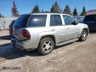 2004 Chevrolet TrailBlazer LS with VIN 1GNDT13S442119957, listed as a IAAI auction lot 41760671 with 233,032 mi miles. Bid and sale history available at carsss.com. Image 4.