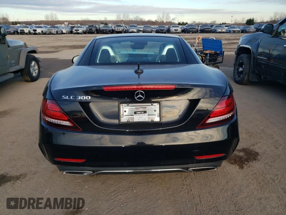 2020 Mercedes-Benz SLC 300 z VIN W1KPK3JA7LF171157, wystawiony jako Copart lot #83157894 z przebiegiem Nie podano mil oraz Szkody całkowita. Historia ofert i sprzedaży dostępna na DreamBid. Obrazek 6.