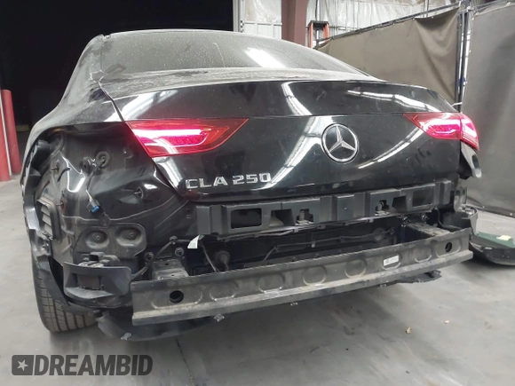2021 Mercedes-Benz CLA 250 z VIN W1K5J4GB5MN222422, wystawiony jako IAAI lot #42326737 z przebiegiem 42 327 mil mil oraz . Historia ofert i sprzedaży dostępna na DreamBid. Obrazek 18.