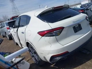 2022 Maserati Levante GT z VIN ZN661XUA5NX388097, wystawiony jako IAAI lot #41859084 z przebiegiem 31 252 mil mil oraz . Historia ofert i sprzedaży dostępna na DreamBid. Obrazek 3.