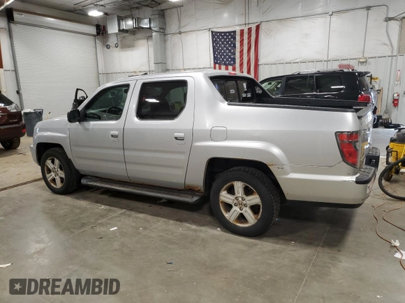 2013 Honda Ridgeline RTL z VIN 5FPYK1F54DB013144, wystawiony jako Copart lot #51323175 z przebiegiem 240 093 mil mil oraz Czysty tytuł • Clean title. Historia ofert i sprzedaży dostępna na DreamBid. Obrazek 2.