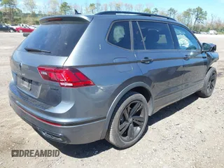 2023 Volkswagen Tiguan SE R-Line Black z VIN 3VV8B7AX7PM102793, wystawiony jako IAAI lot #42154788 z przebiegiem 15 061 mil mil oraz . Historia ofert i sprzedaży dostępna na DreamBid. Obrazek 4.
