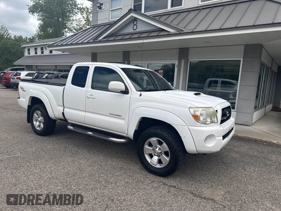 2008 Toyota Tacoma z VIN 5TEUU42N58Z487696, wystawiony jako IAAI lot #42355037 z przebiegiem 147 944 mil mil oraz . Historia ofert i sprzedaży dostępna na DreamBid. Obrazek 1.