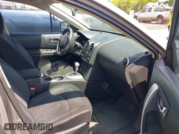 2015 Nissan Rogue S z VIN JN8AS5MV5FW758721, wystawiony jako IAAI lot #42237081 z przebiegiem 178 084 mil mil oraz . Historia ofert i sprzedaży dostępna na DreamBid. Obrazek 5.