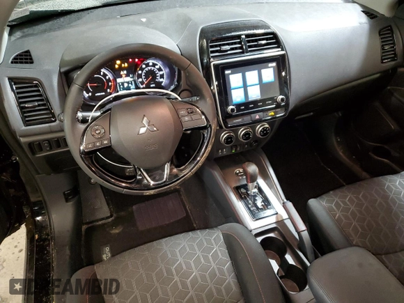 2023 Mitsubishi Outlander ES z VIN JA4ARUAU4PU013625, wystawiony jako Copart lot #52600135 z przebiegiem 33 660 mil mil oraz Szkoda całkowita • Salvage title. Historia ofert i sprzedaży dostępna na DreamBid. Obrazek 8.